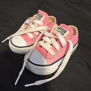 Toddler size 4 converse